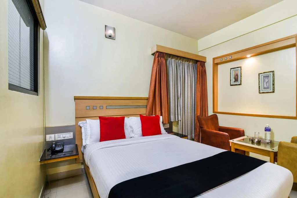 Super OYO Capital O 37664 Hotel Grand Plaza