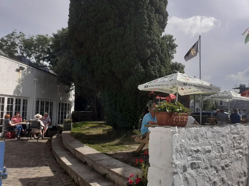 Feathers Hotel Bar and Restaurant