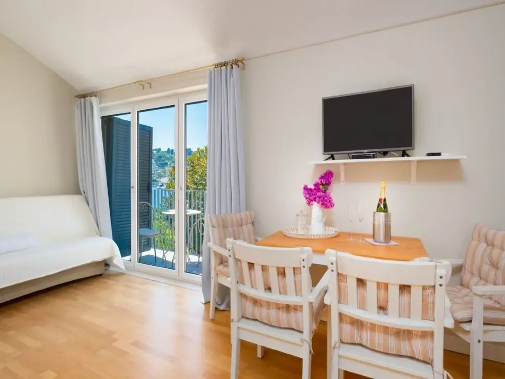 Villa Lola - Four Bedroom Villa With Sea View