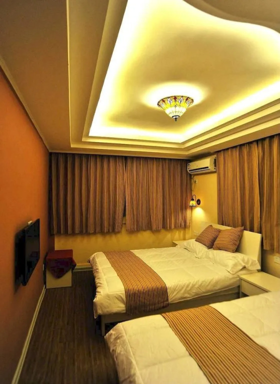 Chuxia Holiday Inn