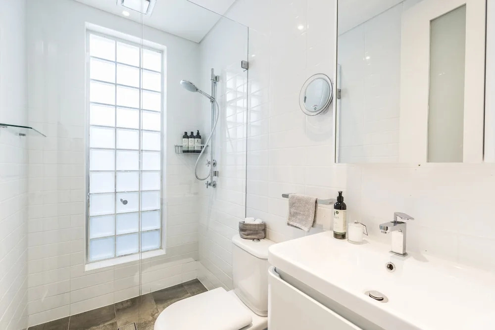 Coogee Luxury Home with Salt Water Pool & Parking