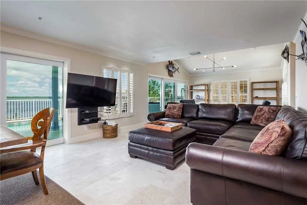Blue Heaven, 3 Bedrooms, Bay Front, Private Pool, Pet Friendly, Sleeps 10