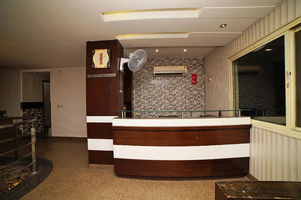 OYO 32589 Hotel Sky Lark