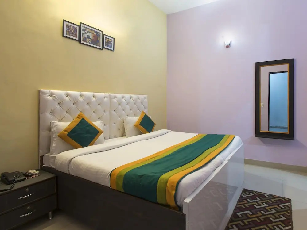 OYO 9935 Hotel Mango House