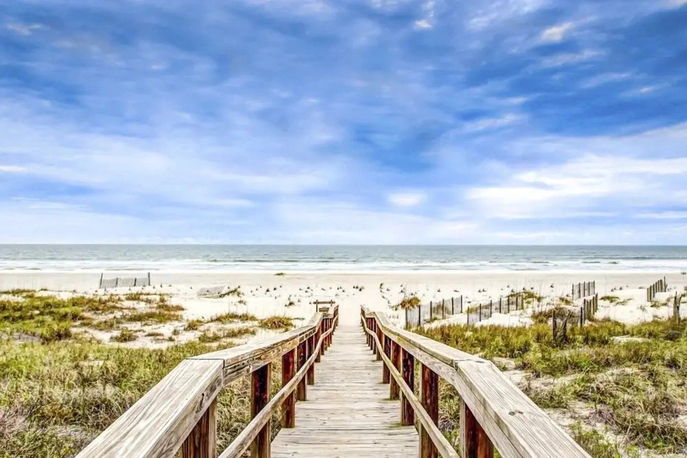 Spacious Beachfront Home W/deck, Balcony, Central A/c, Washer/dryer, and Wifi