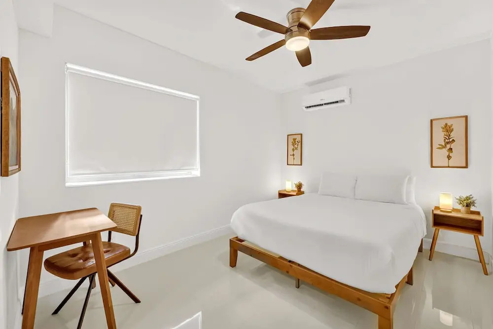 Chic Modern Studio With Queen Bed