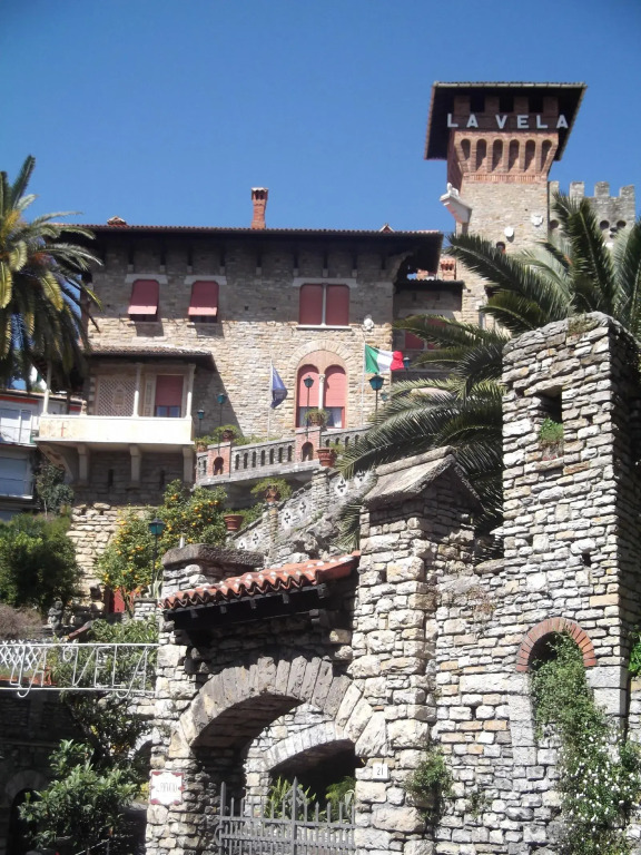 Hotel La Vela-Castello Il Rifugio