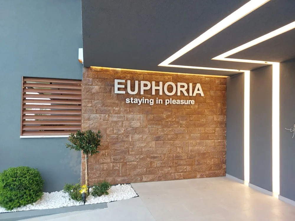 EUPHORIA Staying in Pleasure