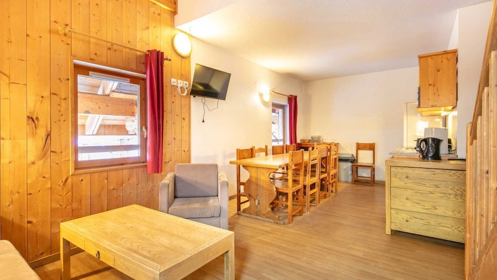 Pet-friendly Family Home With Balcony