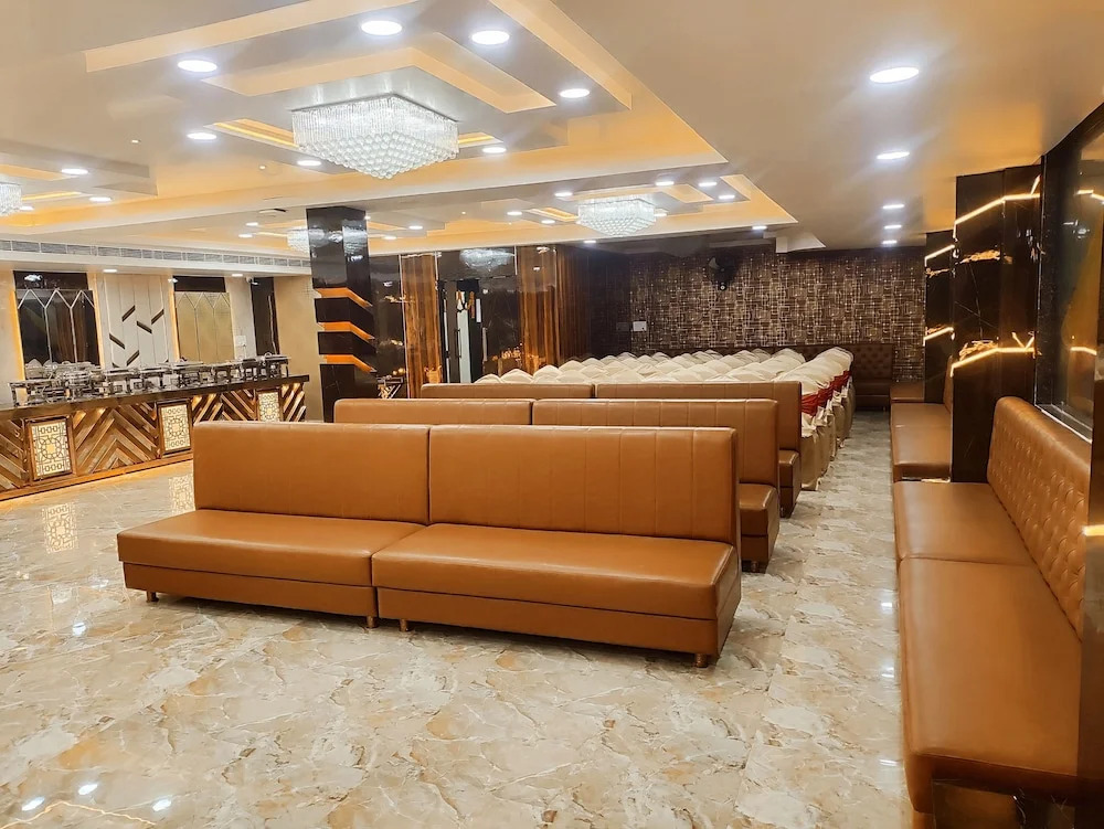 HOTEL JVS PALACE