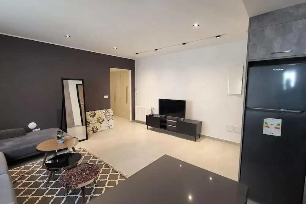 Sunset 303 Brand new apt With gym in Lac 1