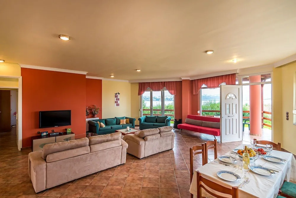 Villa Helen 200m from the beach in Tersanas BY APOKORONAS-VILLAS