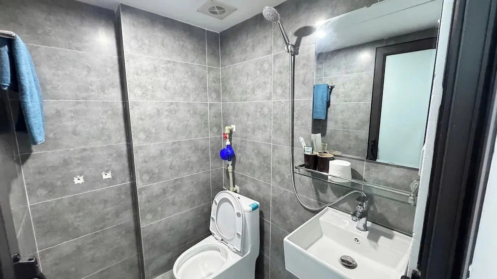 Aira Kim Ma Apartment