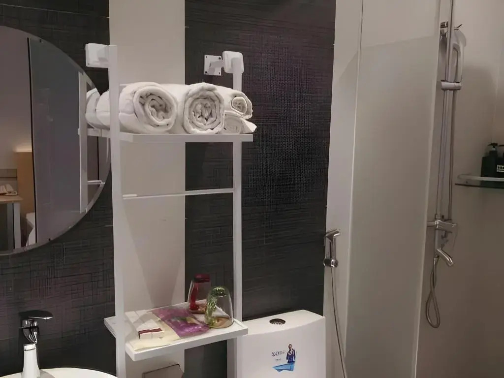 Shangyuan Hotel Chain (Guangzhou Thirteen Factories Yide Road Metro Station)