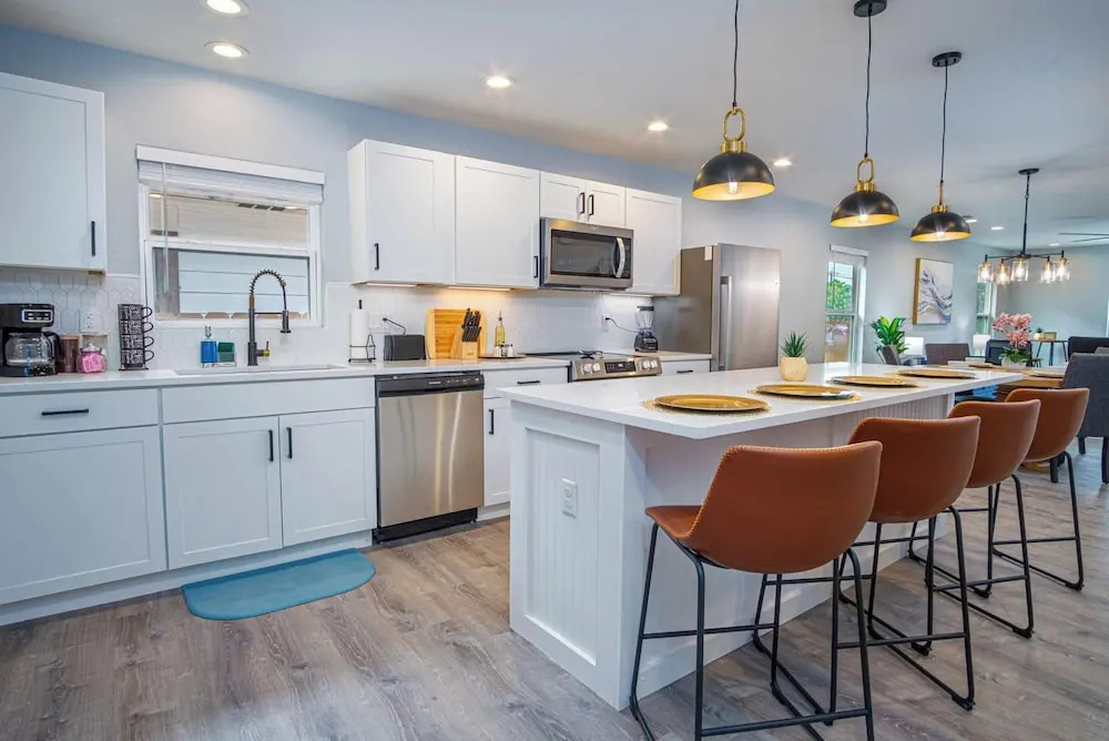 Spacious Delightful 4 BR/ 3 BA Close to Downtown