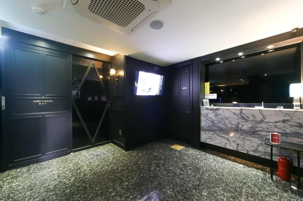 Gimhae Jangyu Hotel Londoner