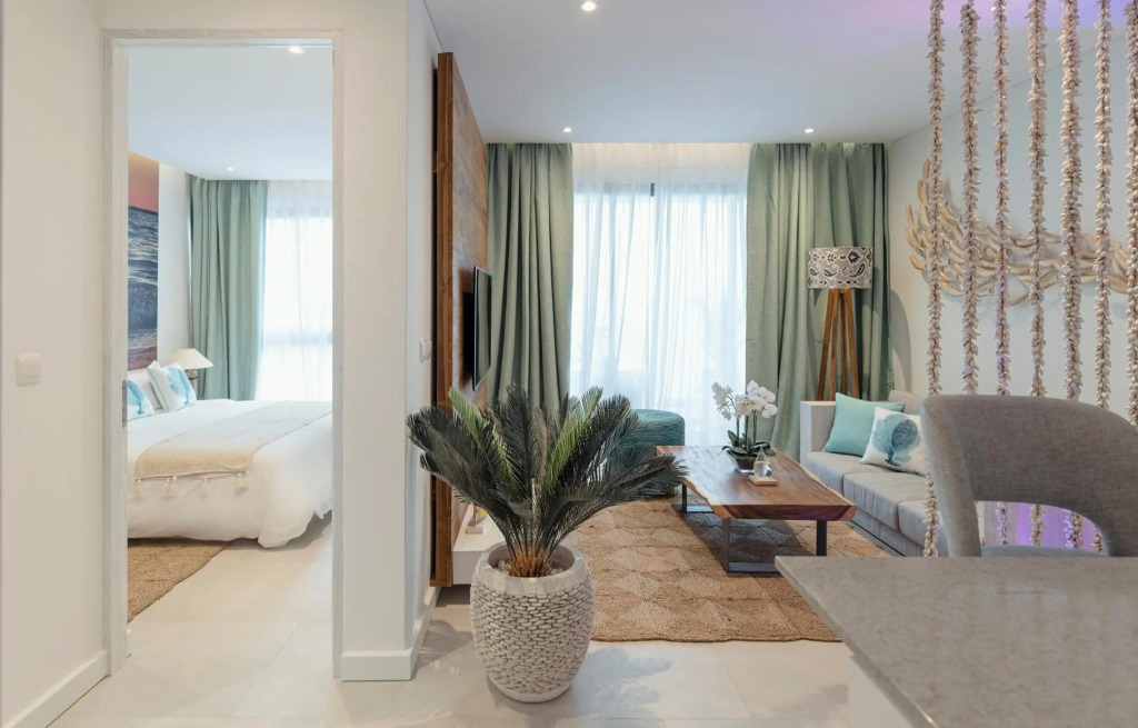 AQUA Boutique Hotel- Secluded Ocean View Suites & Infinity Pool