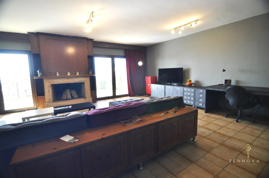 Zennova 80 Kastra Apartment