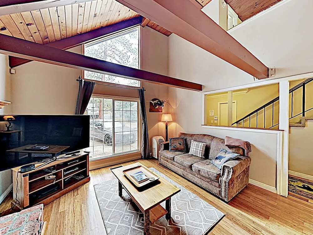 3br W/ Hot Tub & Game Room 3 Bedroom Home