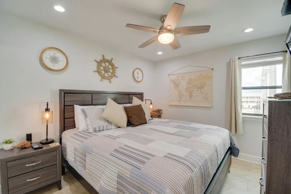 Vibrant Gulf Shores Getaway w/ Pool & Beach Access