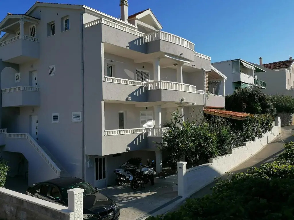 Apartments Iris