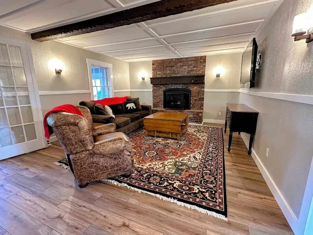 Renovated Farmhouse on Snowmobile Trail With Firepit & Mountain Views, 10 min From Bretton Woods