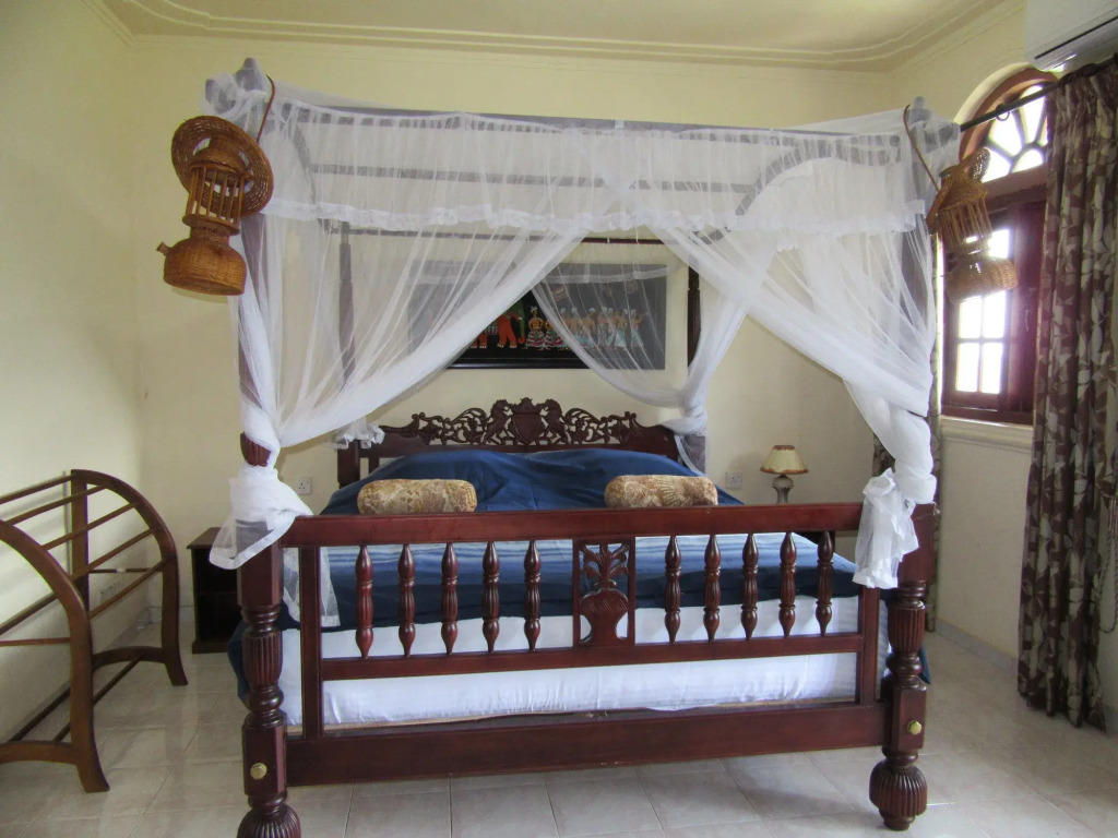Ceyloni Lake Residency