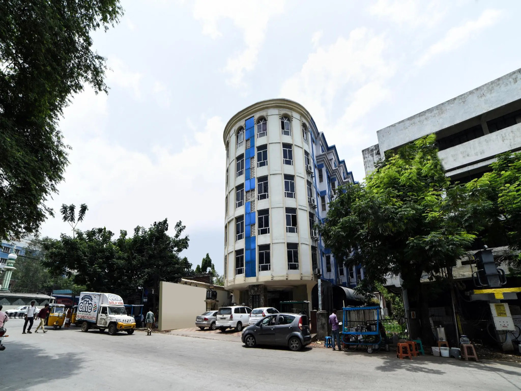 OYO Flagship 16018 Rainbow Saphire