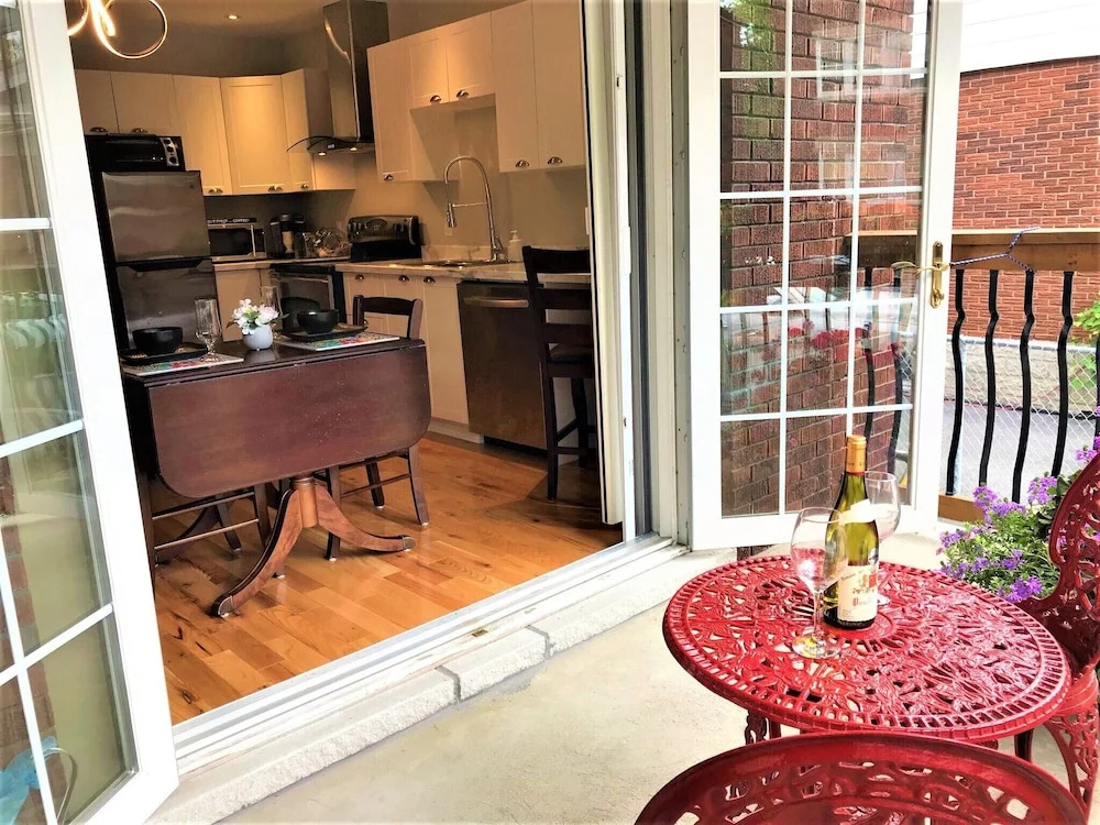 Ottawa Center 1 Bedroom Apartment near Bank St