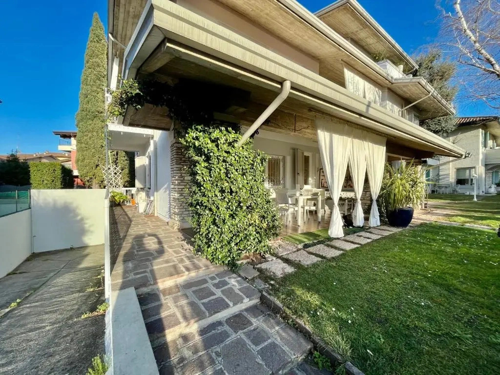 Your Familyapartment in Sirmione