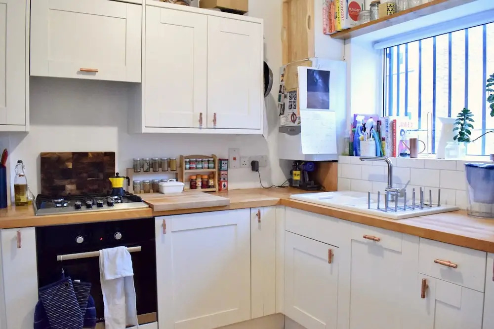 2 Bedroom Flat With Balcony in Homerton
