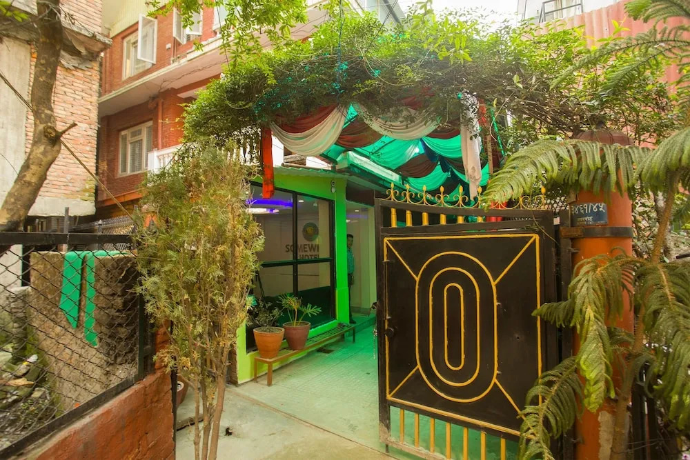 Oyo 146 Somewhere Hotel & Restaurant