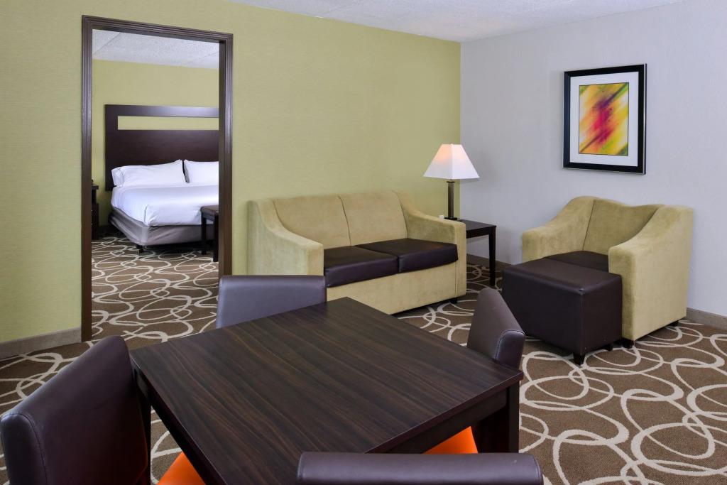 Elimwood Hotel, a Ramada by Wyndham