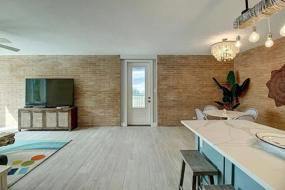 Channelview 117 1 Bedroom Condo by Redawning