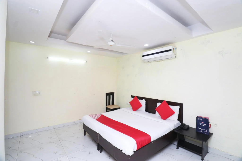 OYO 10008 Hotel Golden Tree