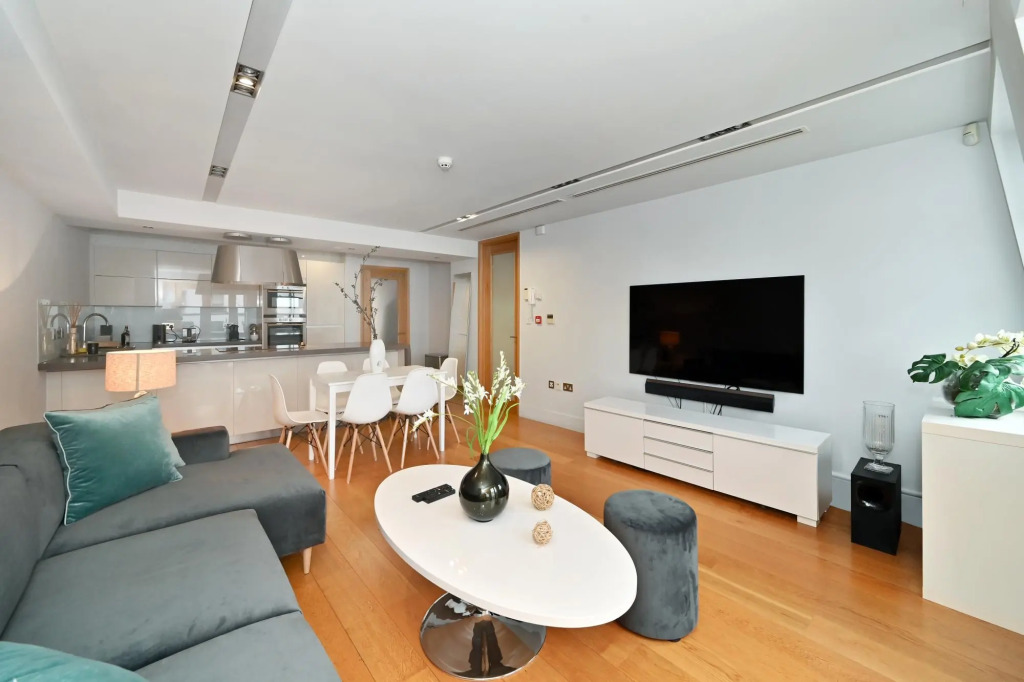 Amazing Mayfair 2 Bedroom 2 Bath Air Conditioned