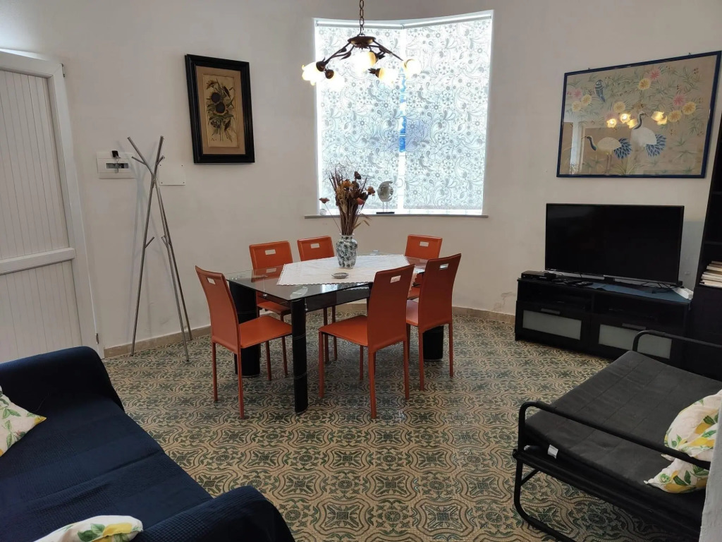 Seafront Apartment in Villa with Swimming Pool and Parking