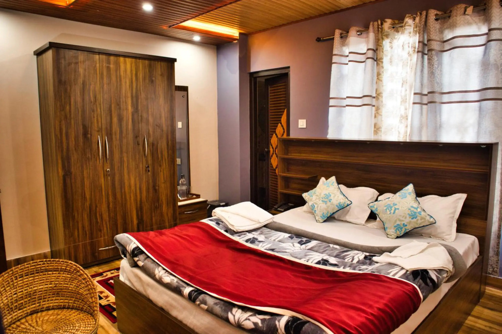 Traditional Hotel & Restaurant !! Kurseong !! Best Hotel in Kurseong