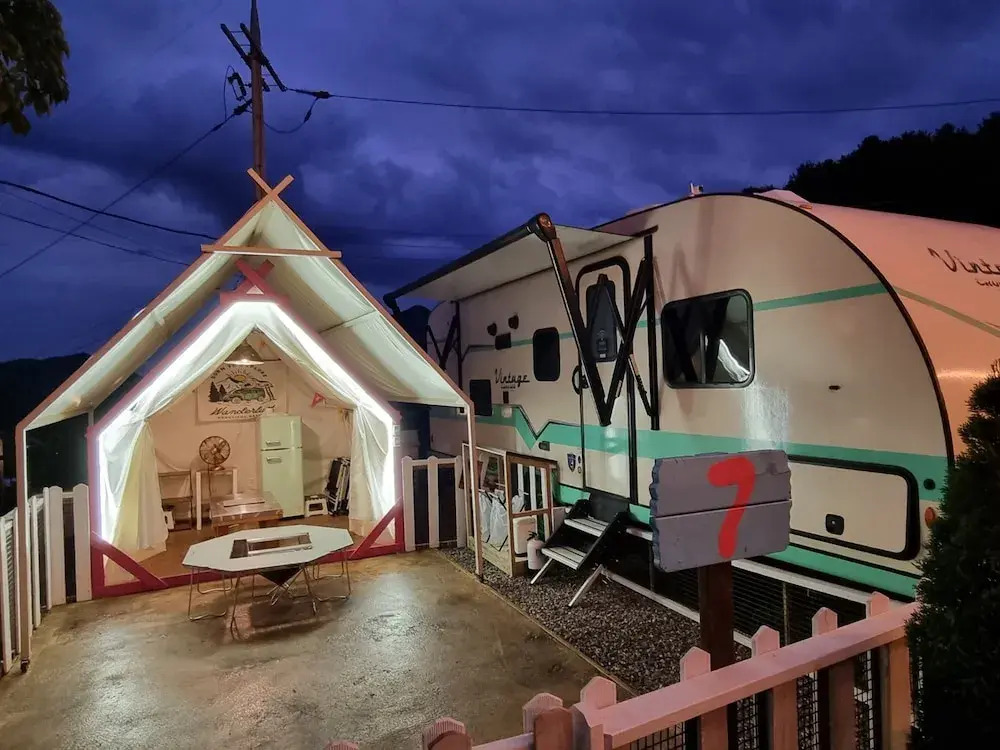 Gapyeong Dongban84 Glamping&Pool villa