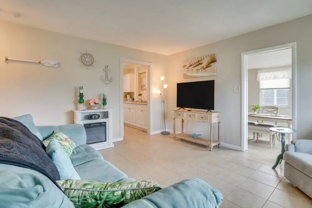 Relax in Hot Tub, Walk to Springs: North Port Home