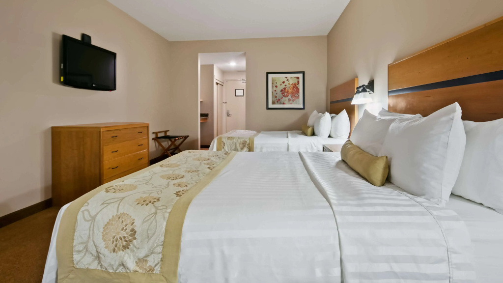 Best Western Plus Chateau Inn Sylvan Lake