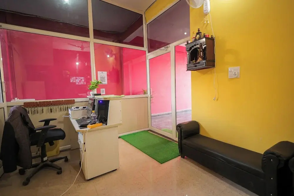 Hotel Spark Inn || Near Motherhood Hospital