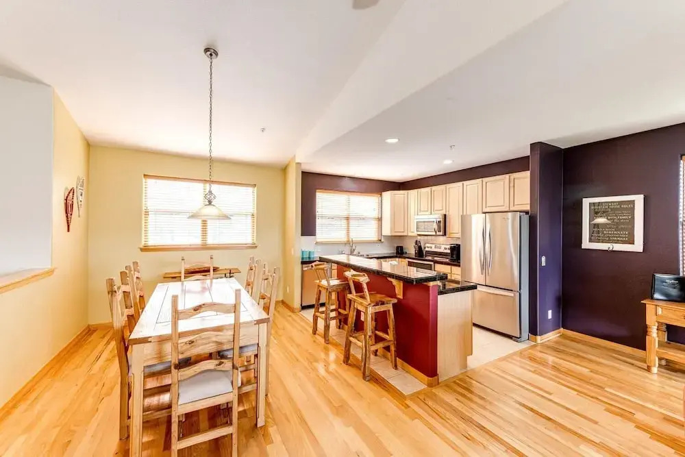 97A Exceptional Views, 4 BR, Central Location