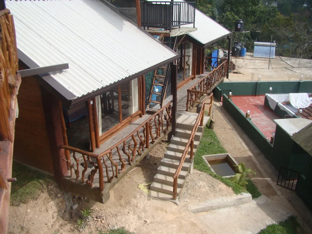Yoho Okan Rock Wooden Cabana