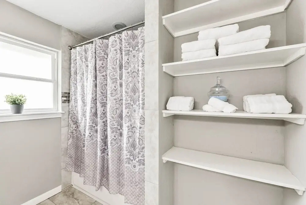 West End in SW Houston, Sleeps 10, Work-cation, King Bd, Pet, High Speed Wifi
