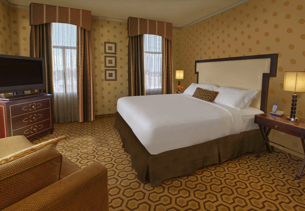 Juniper Hotel Cupertino, Curio Collection by Hilton