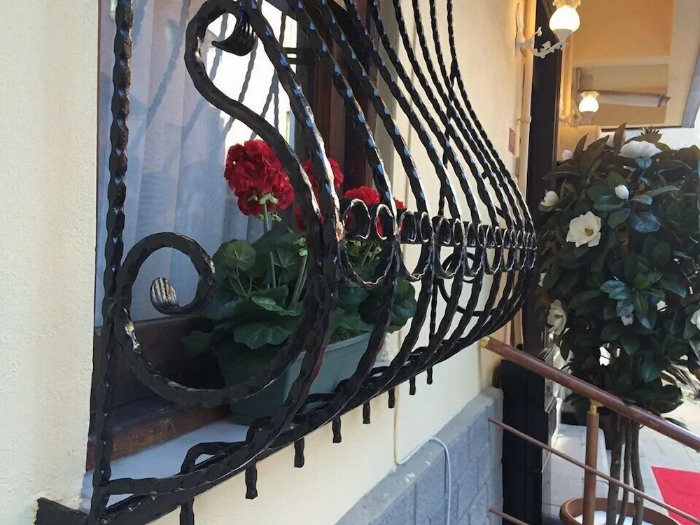 Rose Rooms Apart