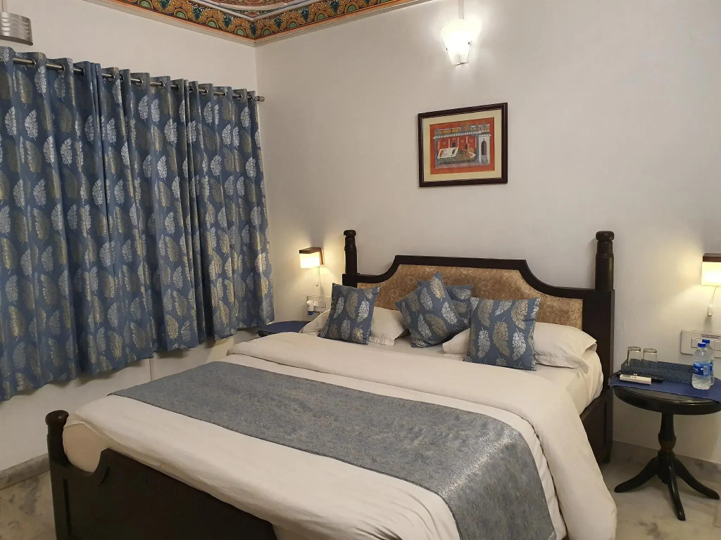 Hotel Mewar Haveli - At Lake Pichola