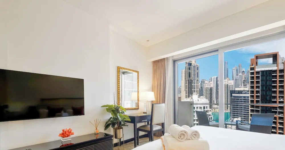 LUX The JW Marina Studio 3