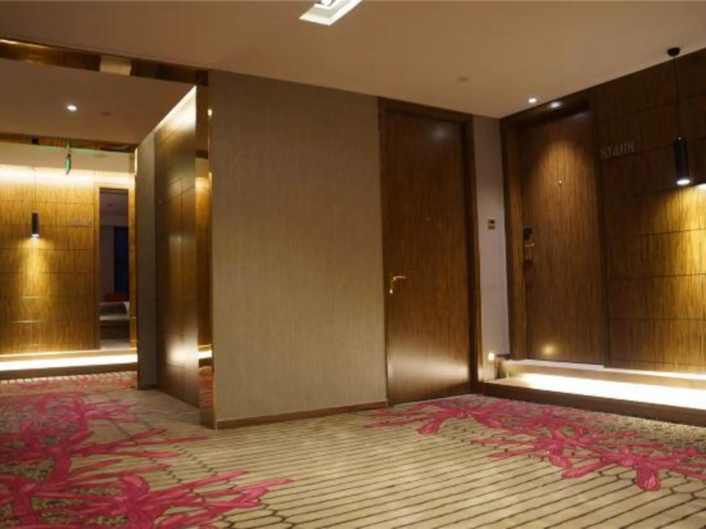 Zhoushan Pinzhu Art Hotel (Baolong Plaza)